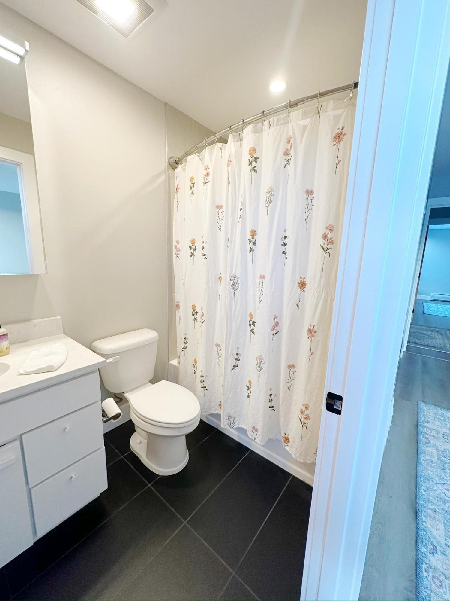 Bootlegger'S Nest Villa Anchorage Bagian luar foto