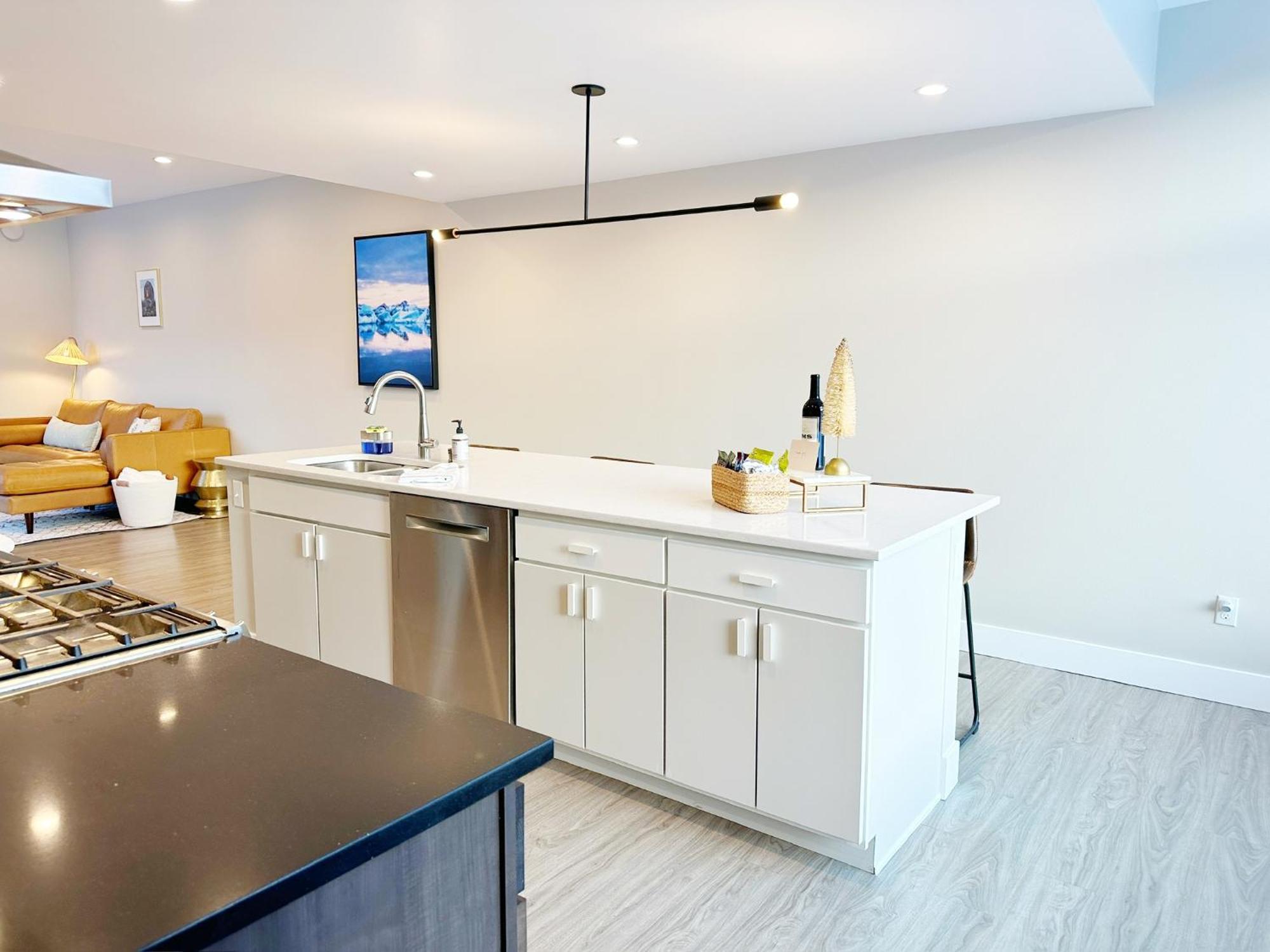 Bootlegger'S Nest Villa Anchorage Bagian luar foto